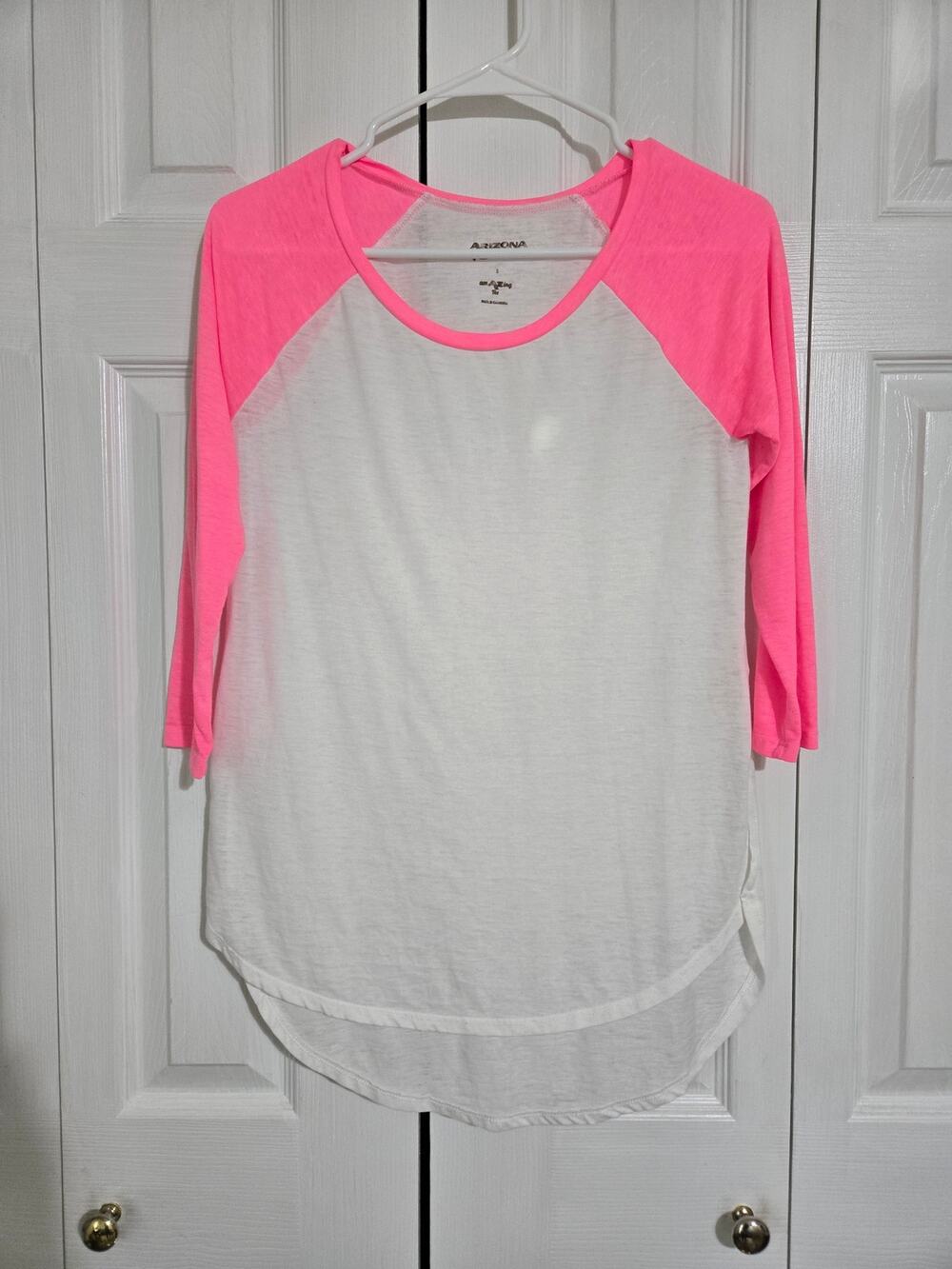 Arizona jeans small women's pink and white baseball tee